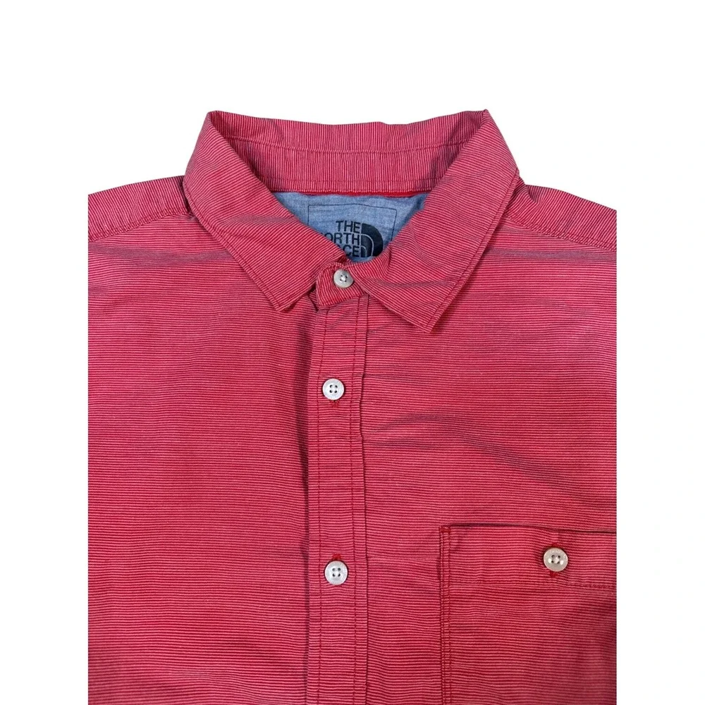 The North Face (Red) Short Sleeve Button Down Mens Medium